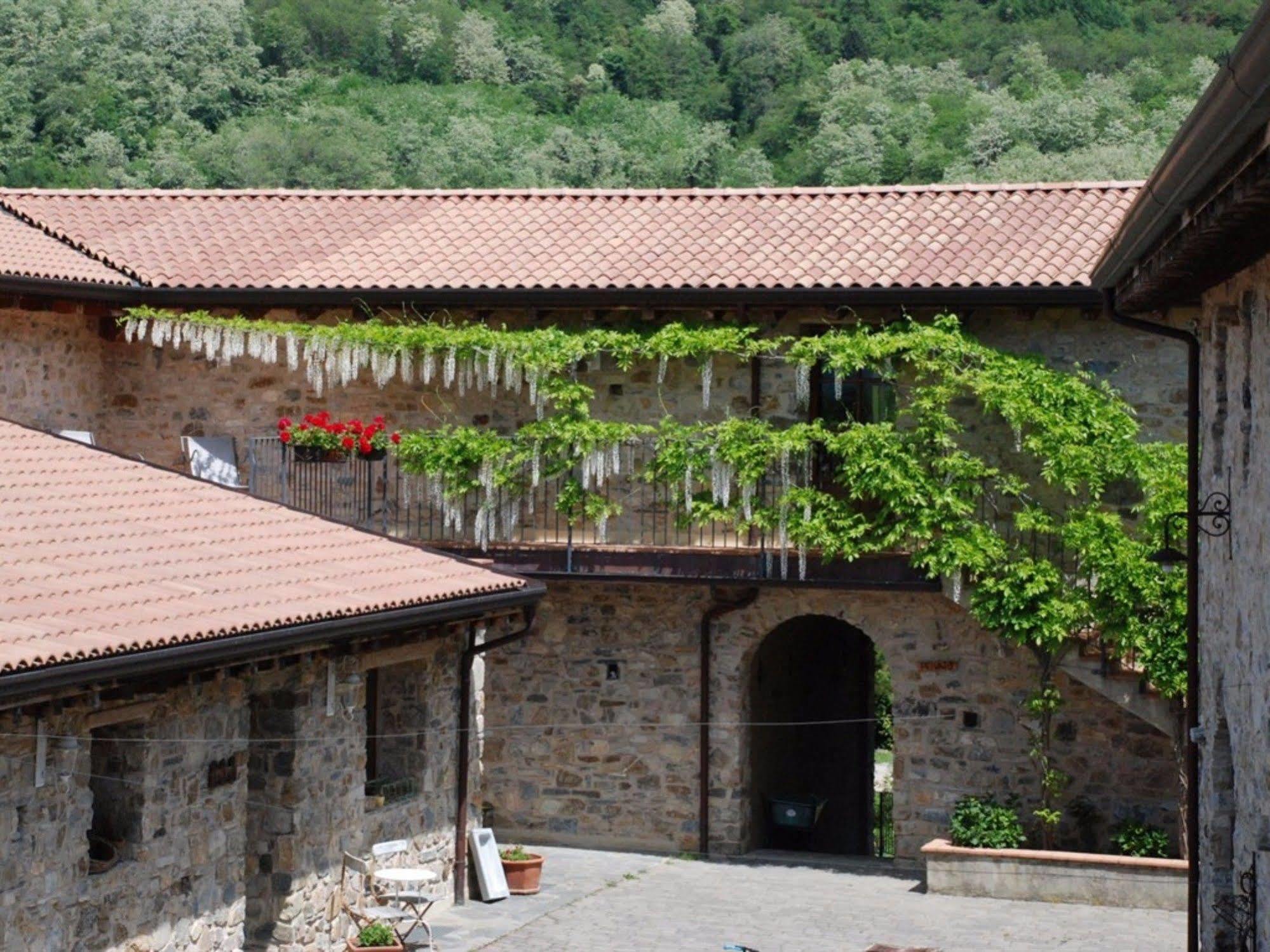 Hotel Podere Conti Filattiera Exterior photo